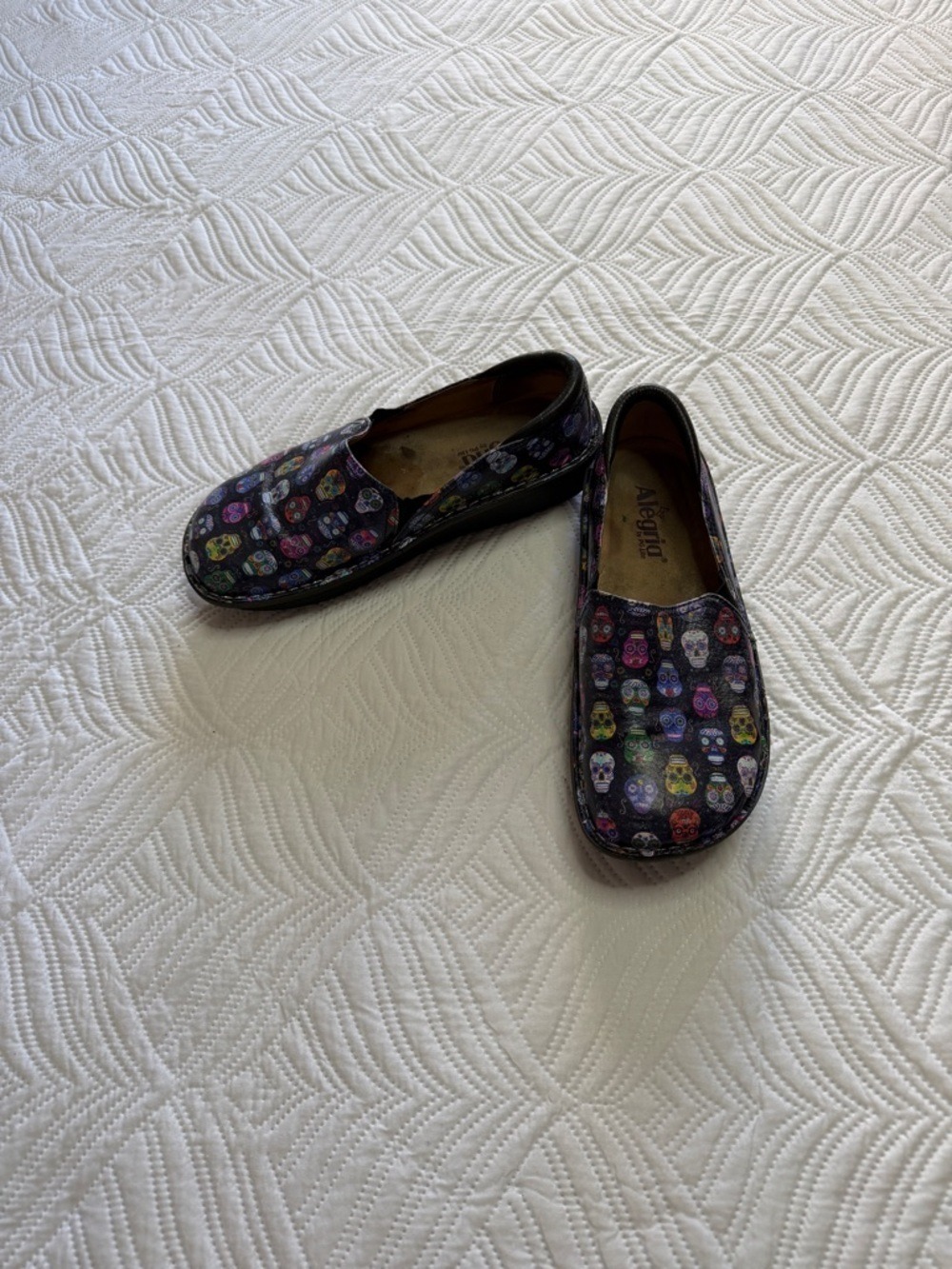 Algeria Deb 484 Women’s Sugar Skull Clogs. Size 8